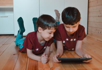 Dzieci w wirtualnej sieci – poradniki