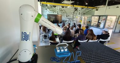 Klasa 7b na warsztatach w Centrum Programowania Robotów Przemysłowych